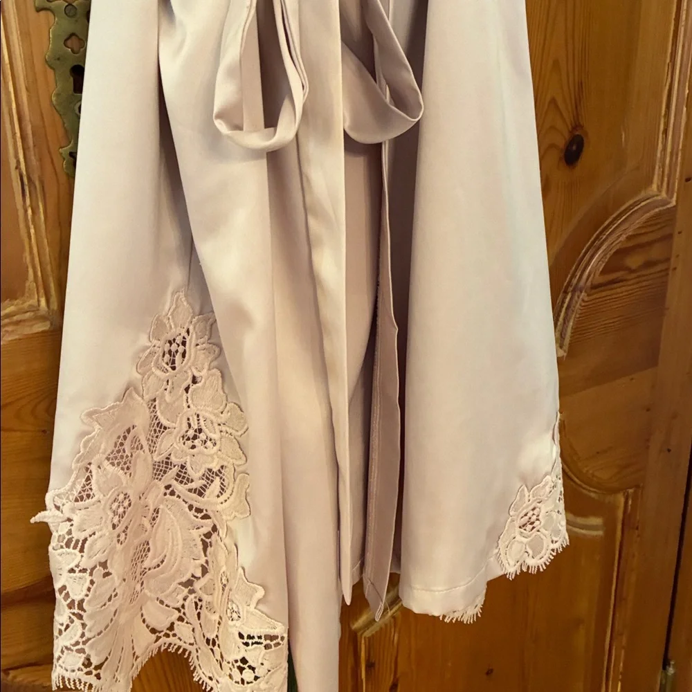 Le Rose Robe - Picture 5 of 8